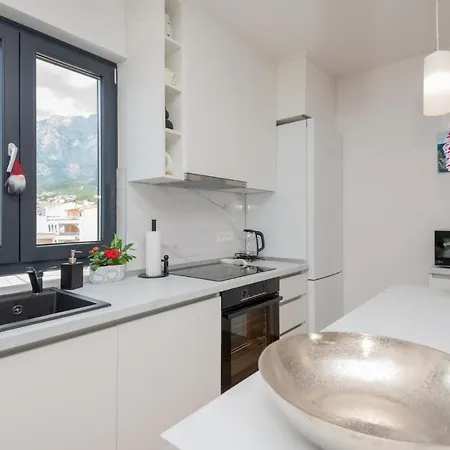 Appartement Awesome In With Wifi Makarska