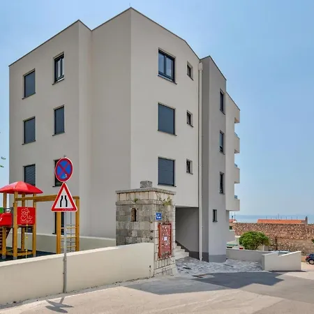Awesome In With Wifi Apartment Makarska