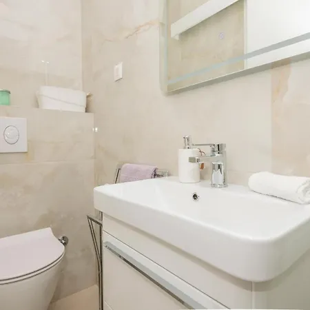 Apartment Awesome In With Wifi Makarska